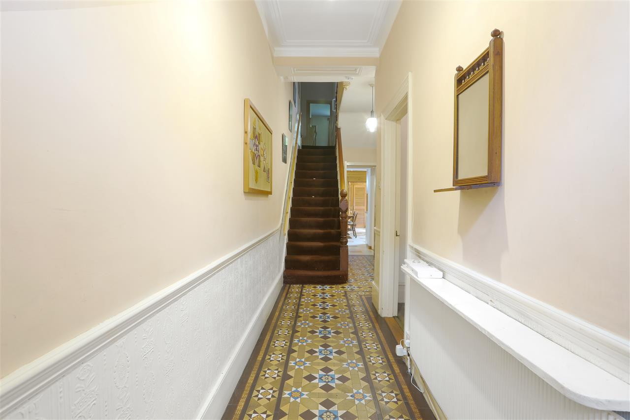 6 bed end of terrace house for sale in Huddleston Road 8
