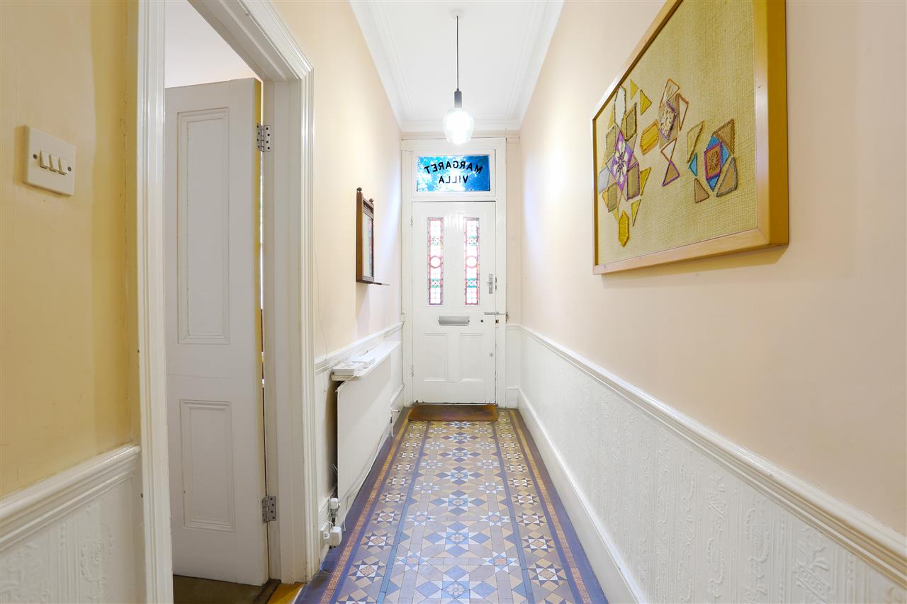 6 bed end of terrace house for sale in Huddleston Road  - Property Image 10