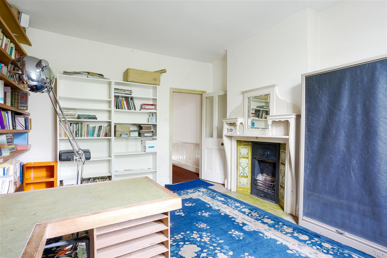 6 bed end of terrace house for sale in Huddleston Road  - Property Image 11