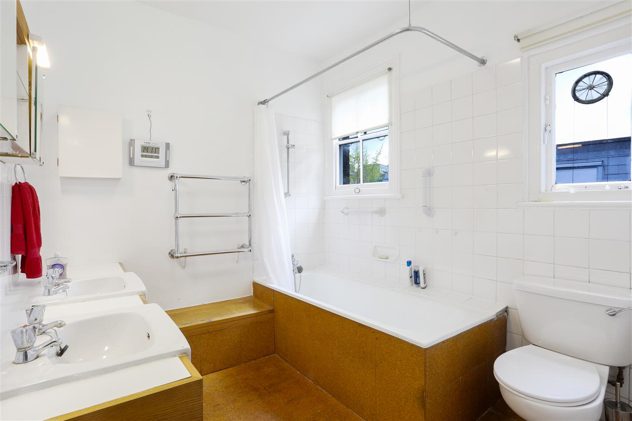 6 bed end of terrace house for sale in Huddleston Road  - Property Image 13