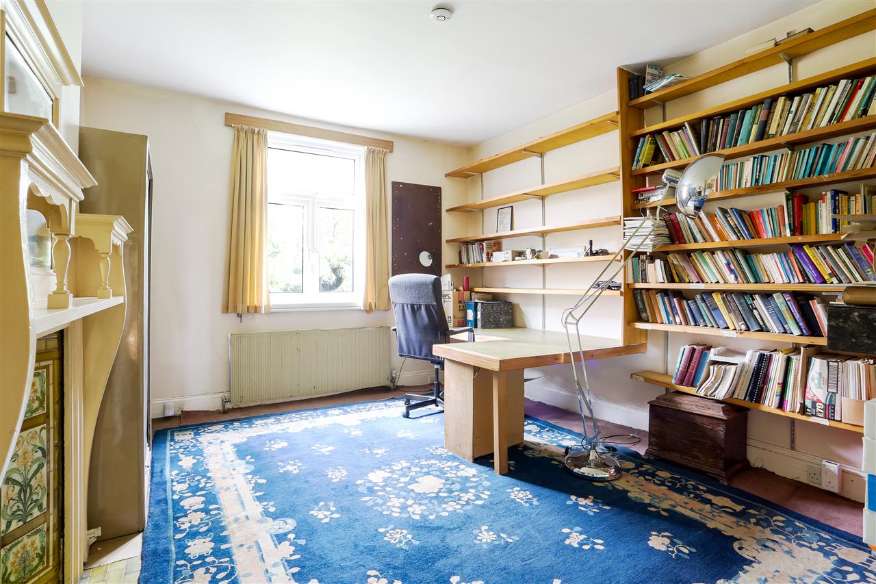 6 bed end of terrace house for sale in Huddleston Road 13