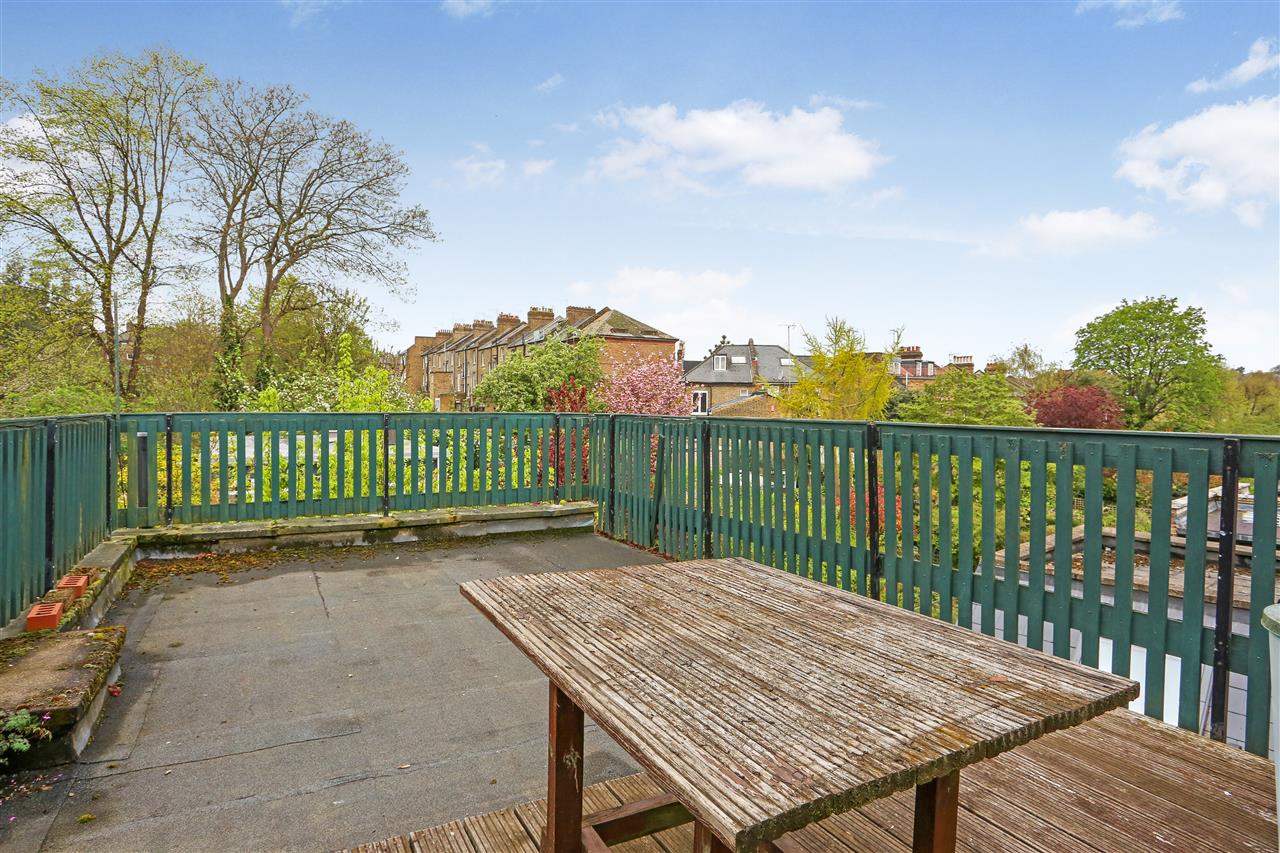 6 bed end of terrace house for sale in Huddleston Road  - Property Image 19