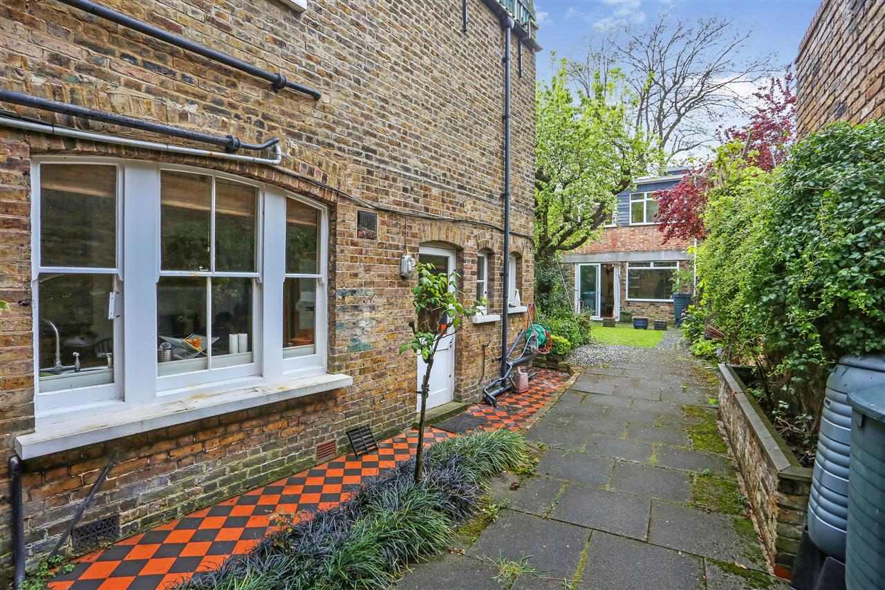 6 bed end of terrace house for sale in Huddleston Road  - Property Image 30