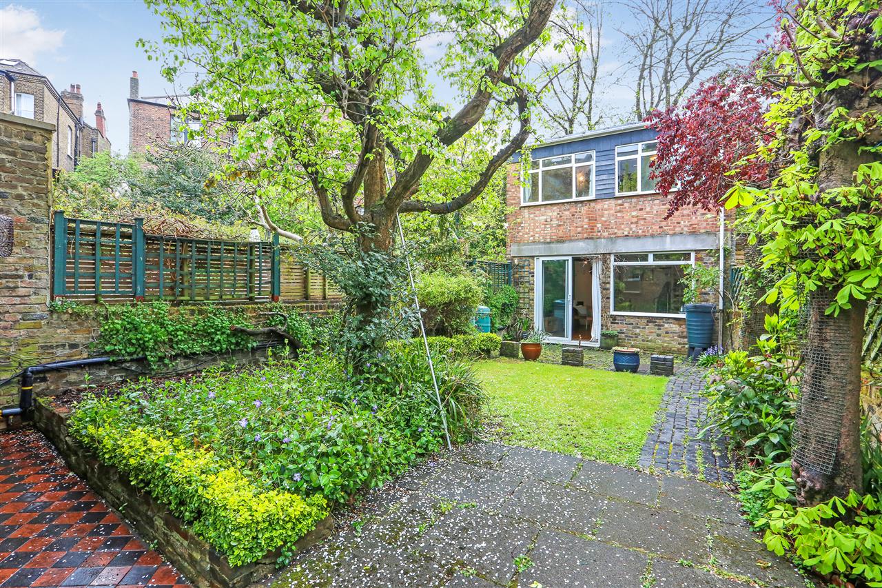 6 bed end of terrace house for sale in Huddleston Road  - Property Image 33