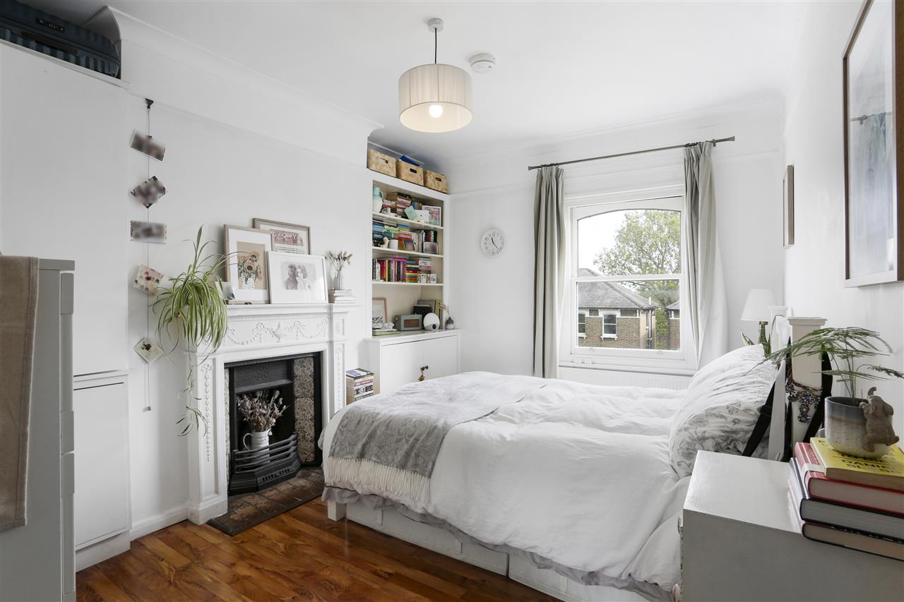 3 bed flat for sale in Brecknock Road 2