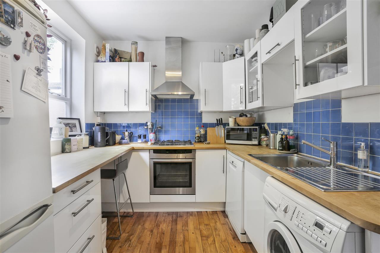 3 bed flat for sale in Brecknock Road  - Property Image 6