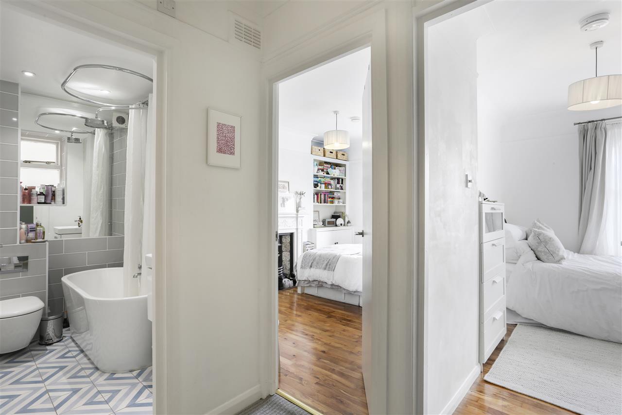 3 bed flat for sale in Brecknock Road 8