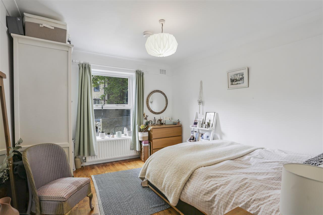 3 bed flat for sale in Brecknock Road  - Property Image 11