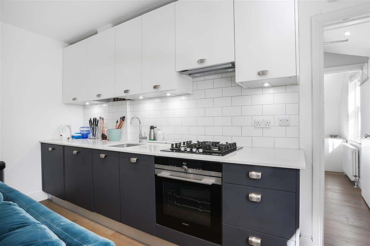 1 bed flat for sale in Carleton Road 7