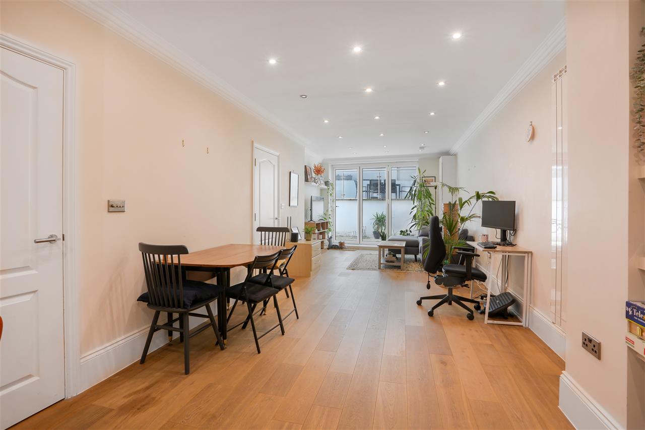 1 bed flat for sale in Brecknock Road  - Property Image 1