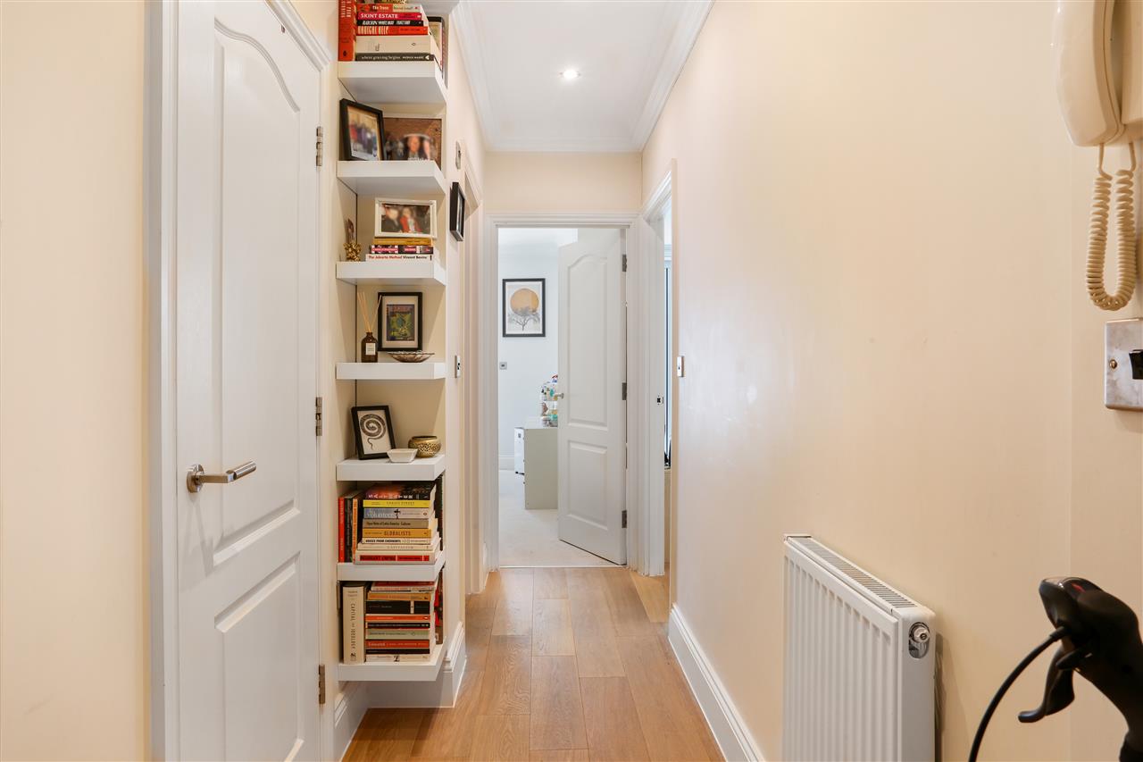 1 bed flat for sale in Brecknock Road 8