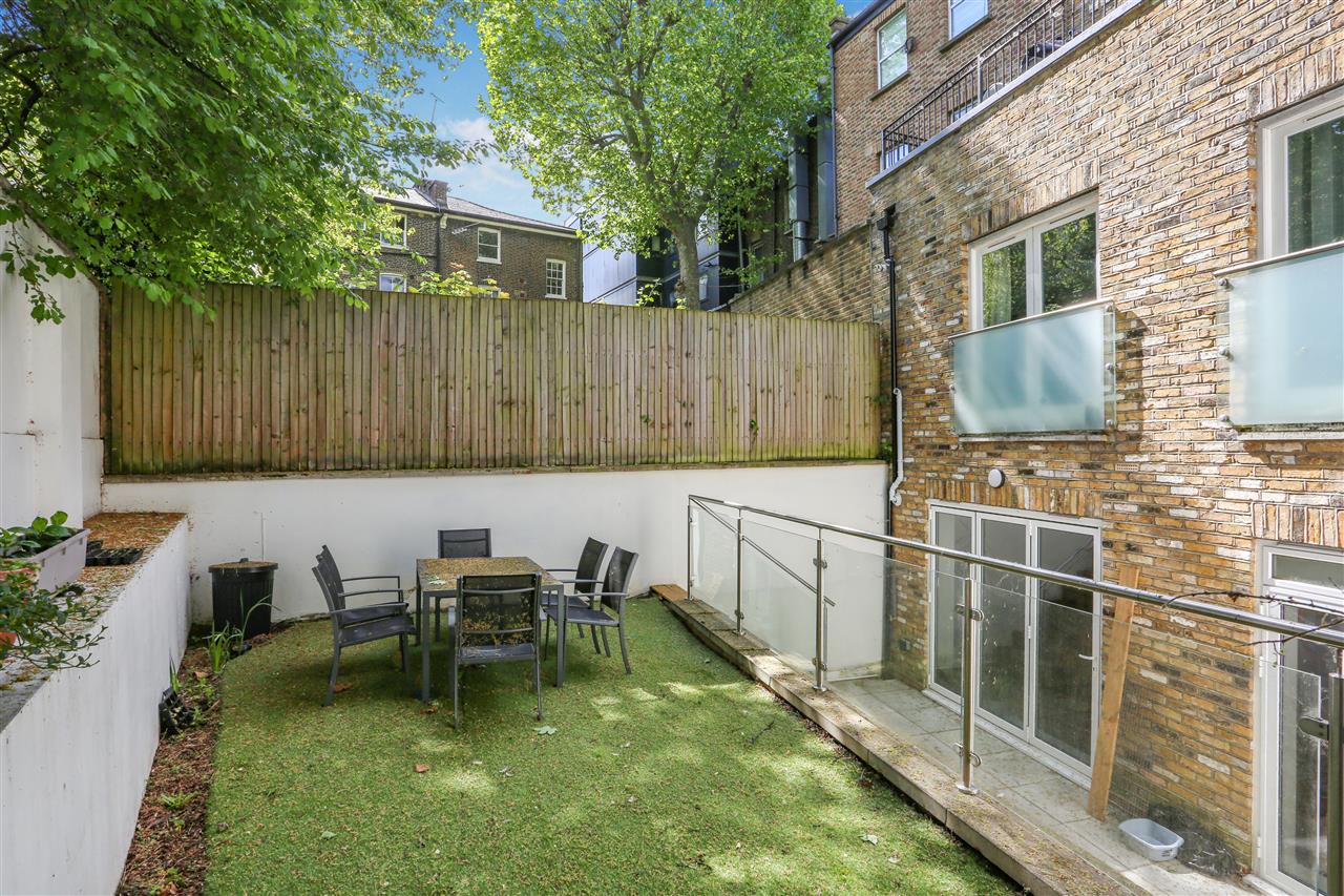 1 bed flat for sale in Brecknock Road 11