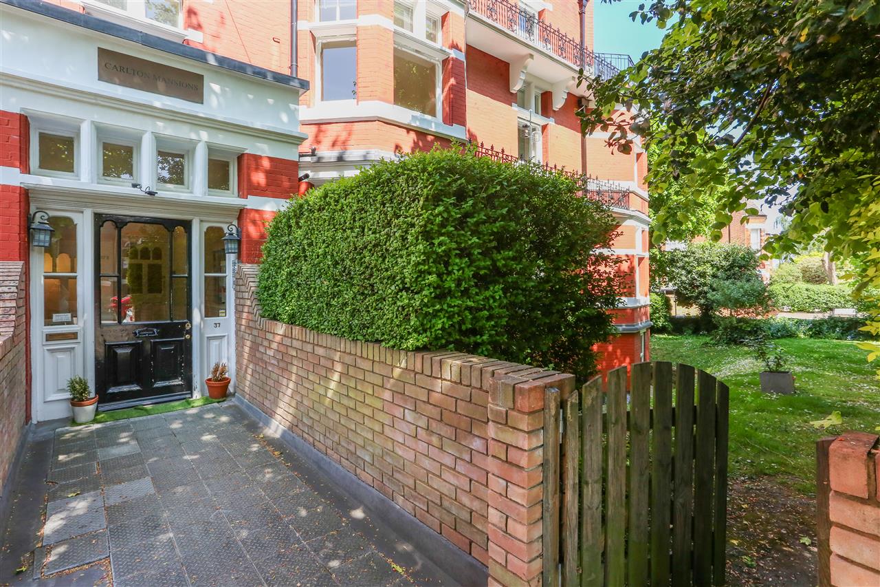 2 bed flat for sale 1