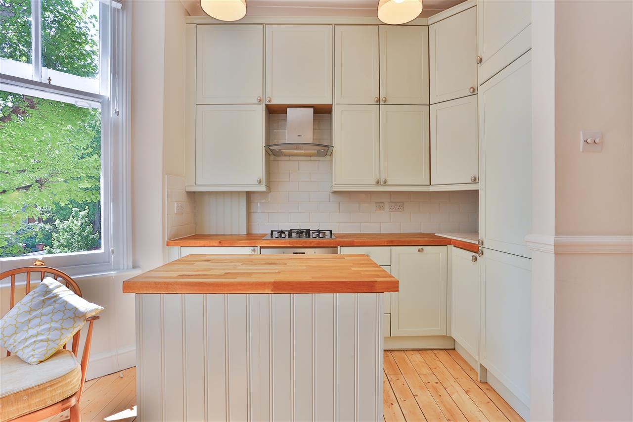 2 bed flat for sale  - Property Image 3