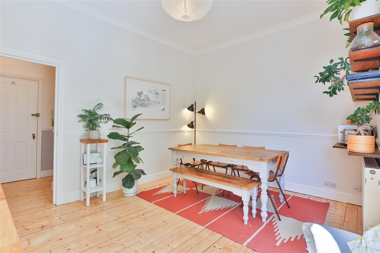 2 bed flat for sale  - Property Image 4