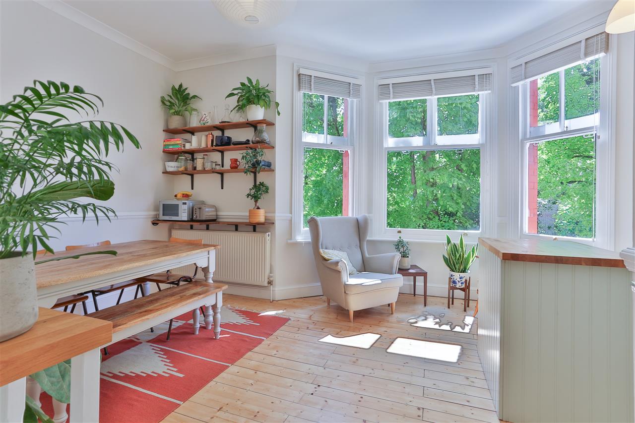 2 bed flat for sale  - Property Image 5