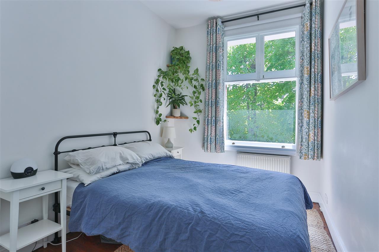 2 bed flat for sale  - Property Image 6