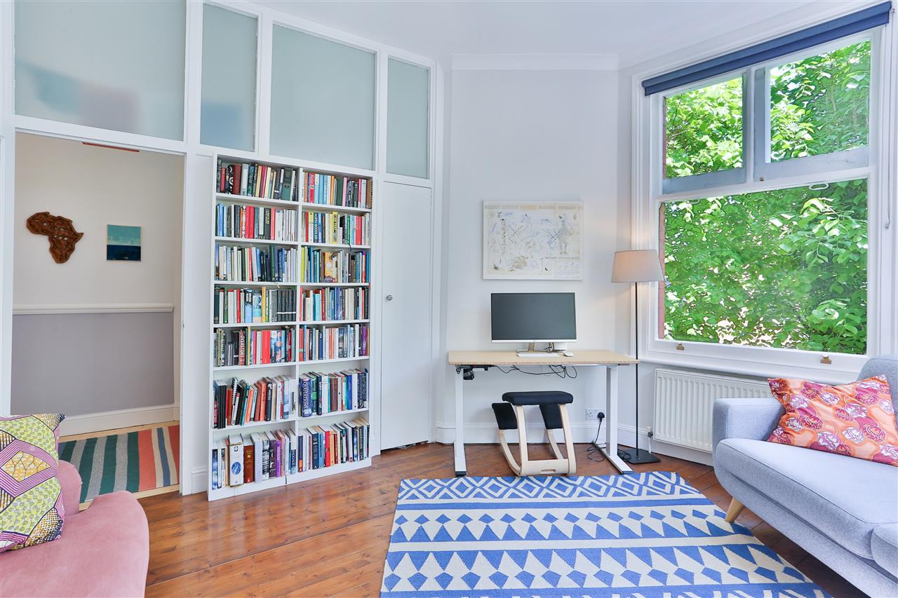 2 bed flat for sale  - Property Image 10