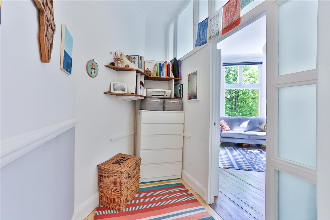 2 bed flat for sale 10