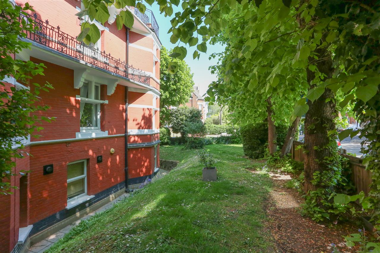 2 bed flat for sale 21