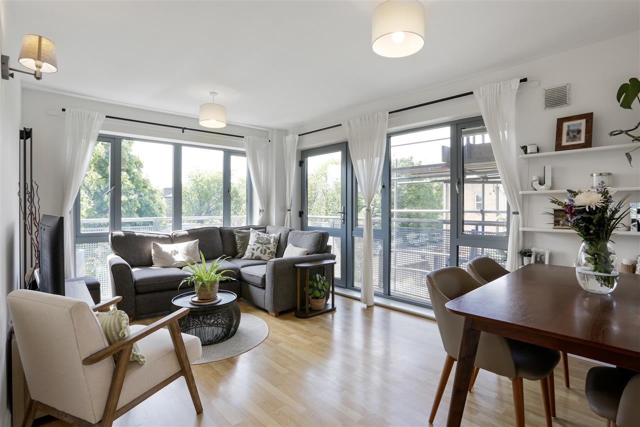CHAIN FREE! An immaculately presented and spacious (approximately 723 Sq Ft / 67 Sq M) second floor apartment with a wrap around balcony, forming part of a popular modern purpose-built block situated within close proximity to both Tufnell Park and Archway (Northern Line) underground stations ...