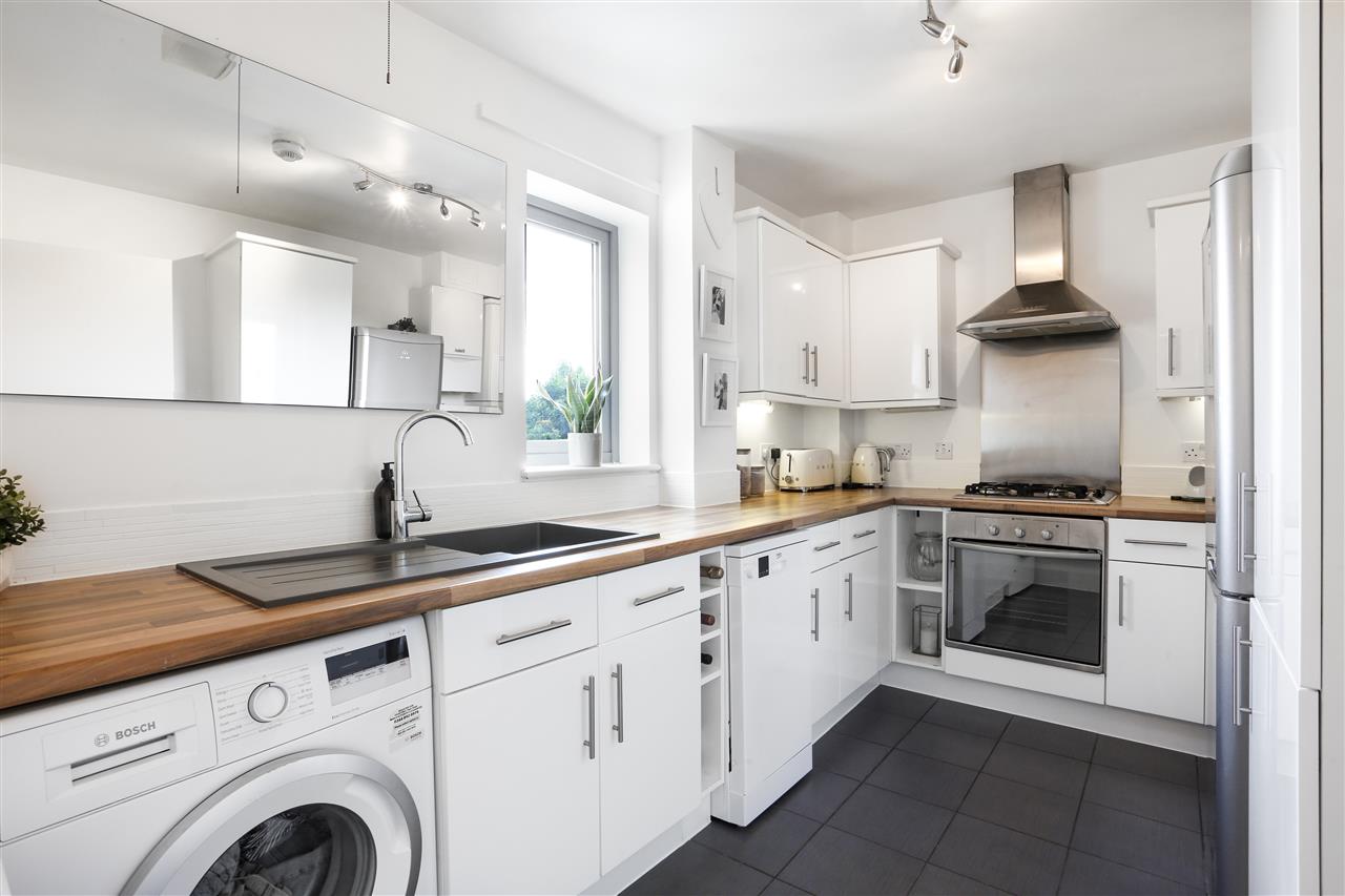 2 bed flat for sale 1