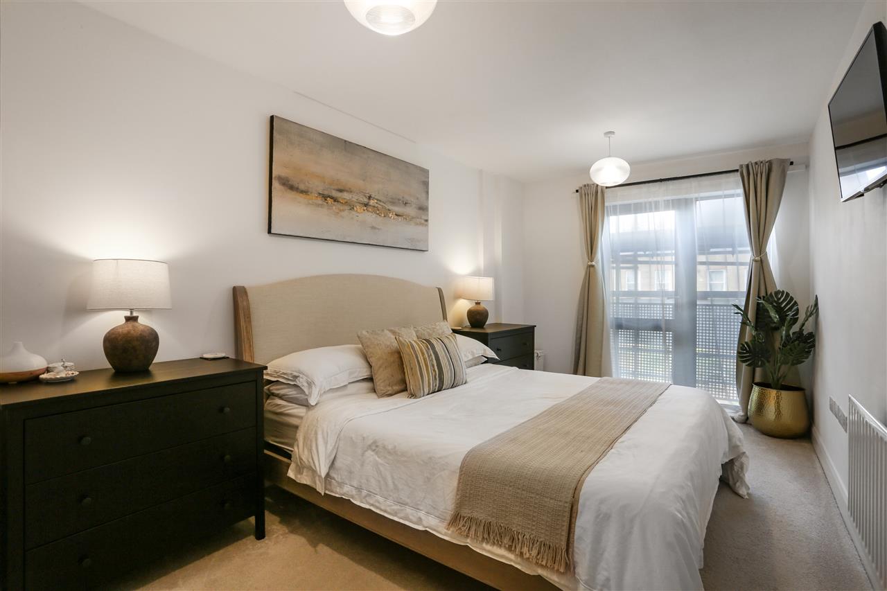 2 bed flat for sale  - Property Image 4