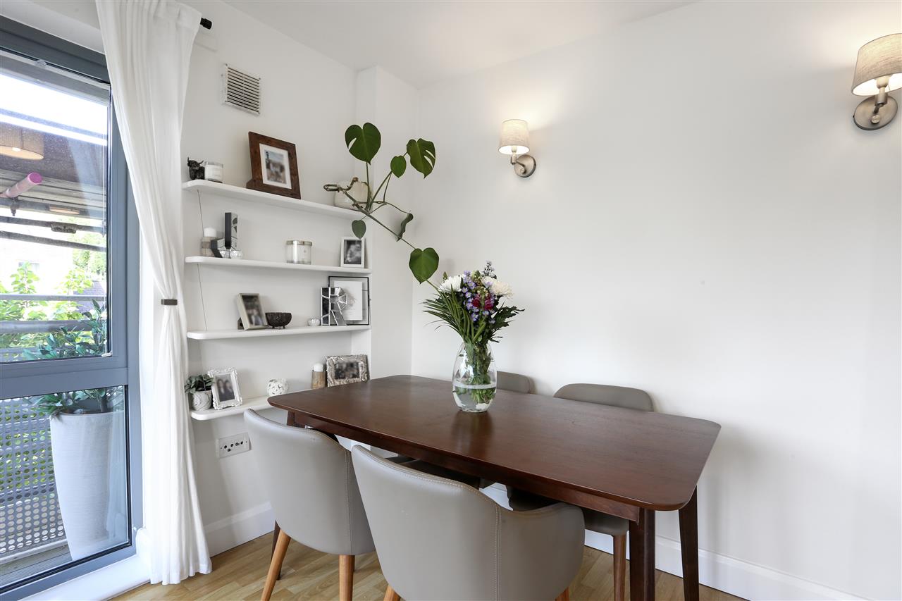 2 bed flat for sale  - Property Image 7