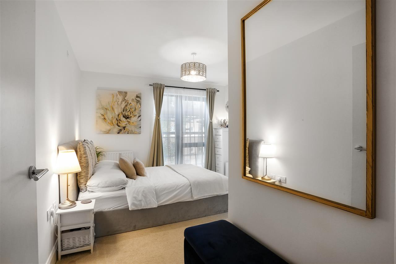 2 bed flat for sale  - Property Image 8