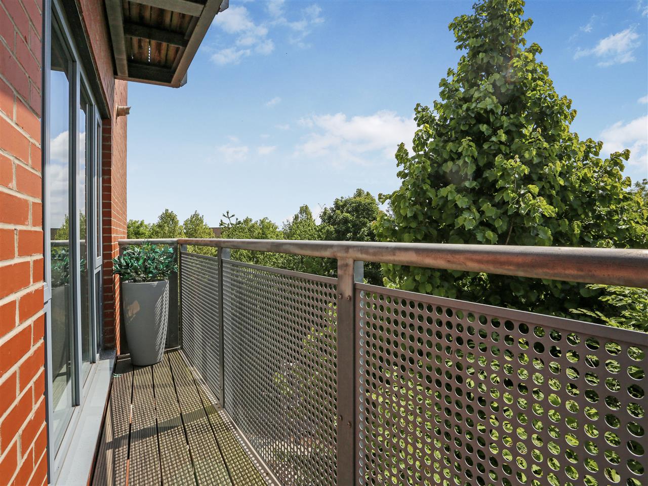 2 bed flat for sale 18