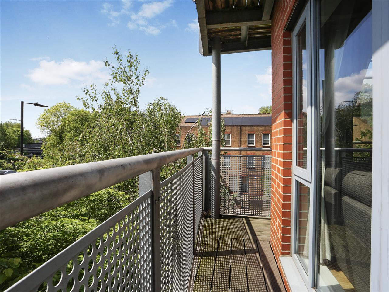 2 bed flat for sale 19