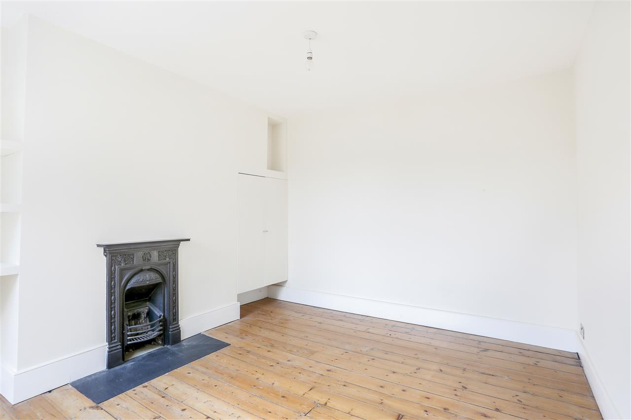 3 bed flat for sale in Bardolph Road 4