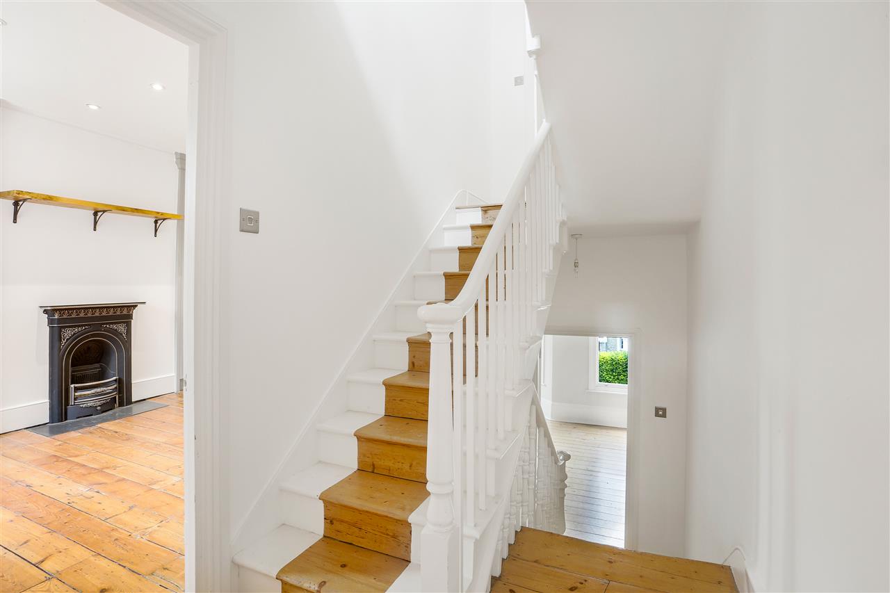 3 bed flat for sale in Bardolph Road 7