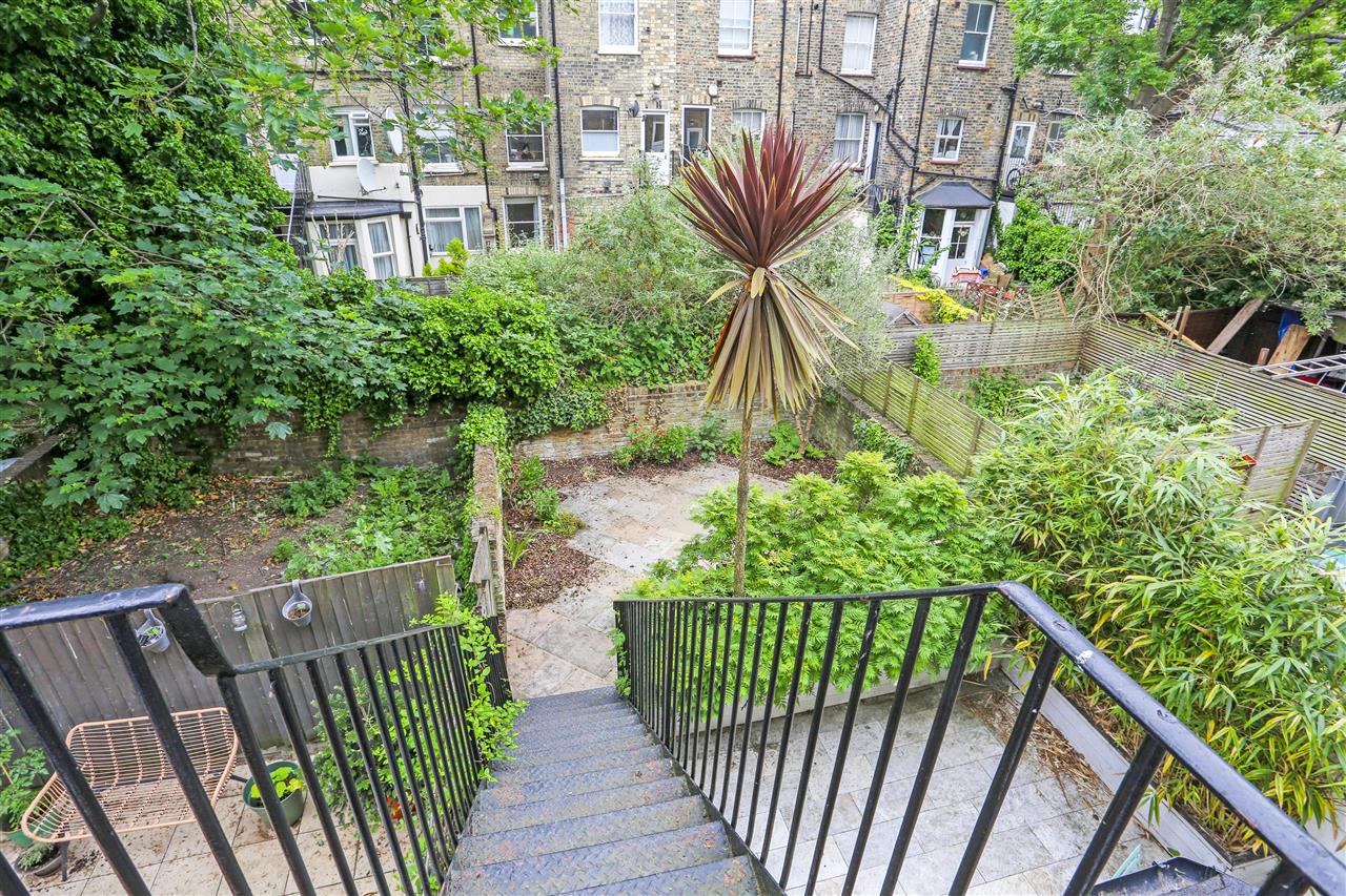 3 bed flat for sale in Bardolph Road 15