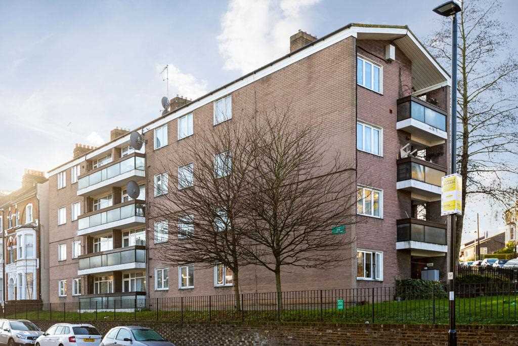 2 bed flat for sale in Lupton Street  - Property Image 3