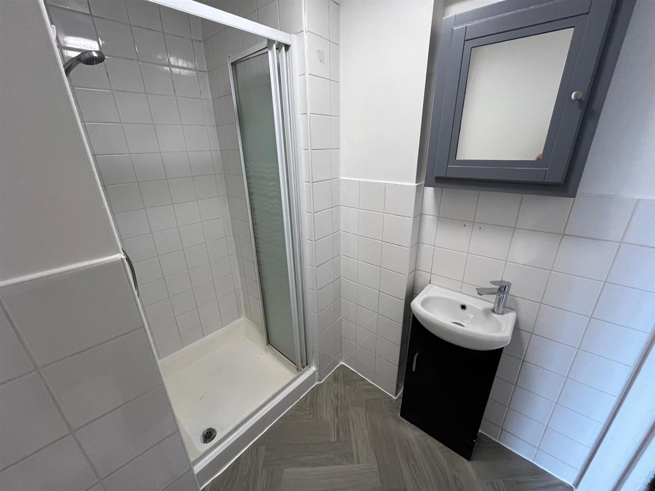 Studio flat to rent in Anson Road 7