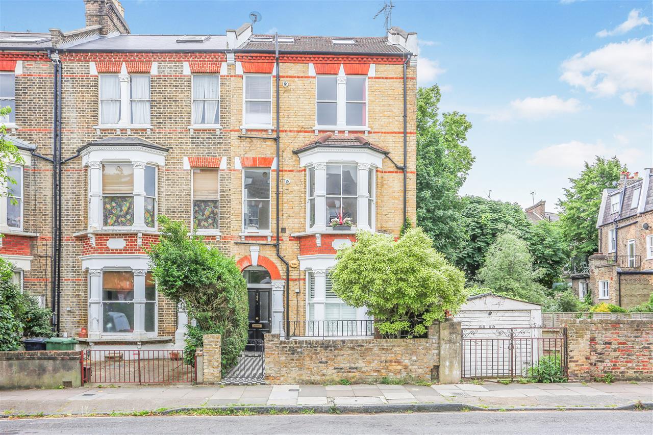 NEW LISTING! A well presented and spacious (approximately 935 Sq Ft/87 Sq M including restricted head height area and eaves storage) split level apartment occupying the upper floors of a converted end of terrace Victorian property situated in a prime location in one of the most sought after ...