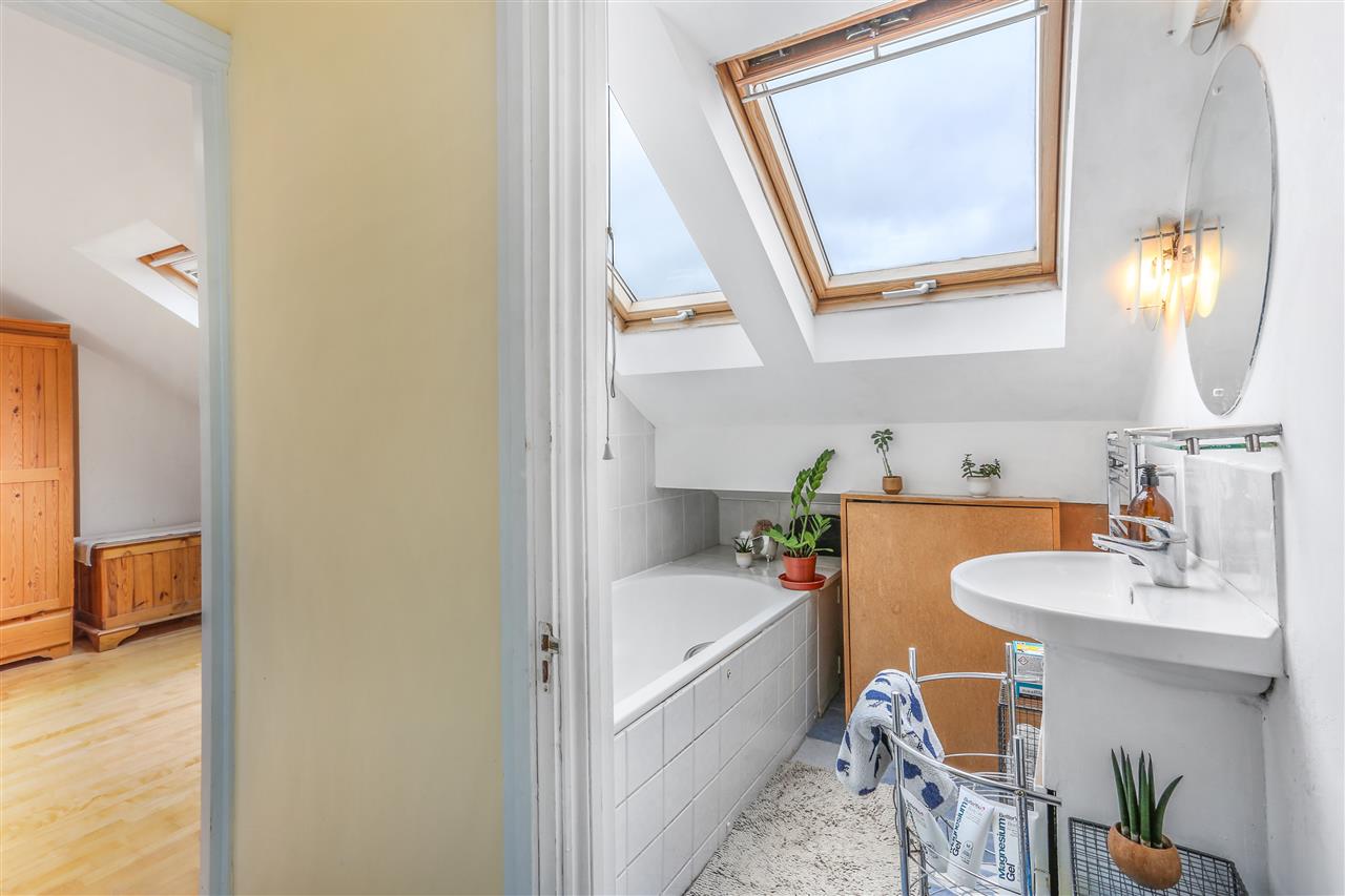 2 bed flat for sale in Mercers Road  - Property Image 8