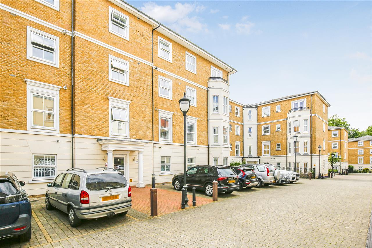 2 bed flat for sale in Northpoint Square 1