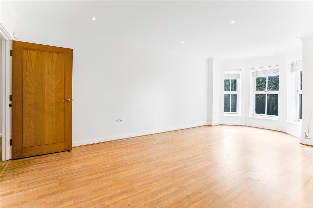 2 bed flat for sale in Northpoint Square 3