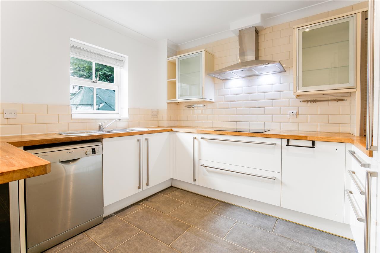 2 bed flat for sale in Northpoint Square  - Property Image 6