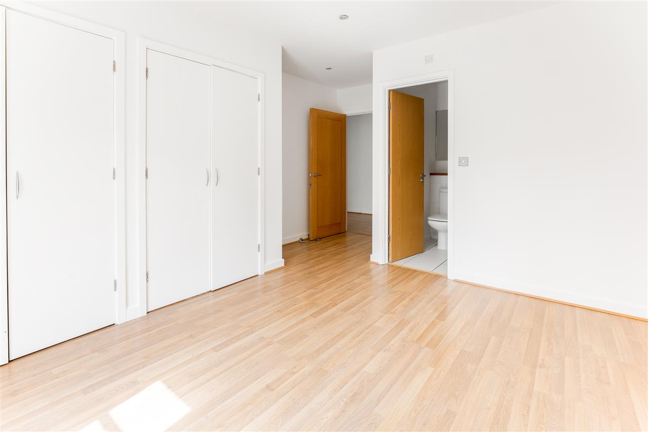 2 bed flat for sale in Northpoint Square  - Property Image 7