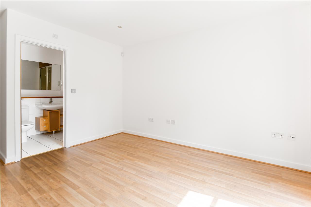 2 bed flat for sale in Northpoint Square  - Property Image 8