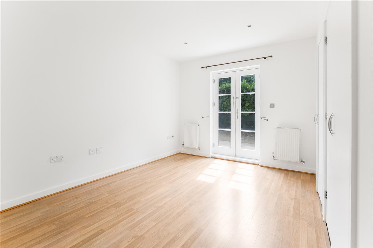 2 bed flat for sale in Northpoint Square  - Property Image 9