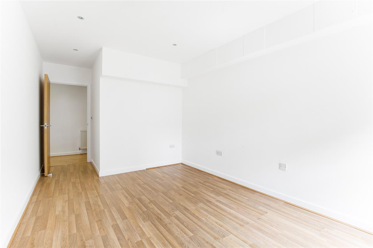 2 bed flat for sale in Northpoint Square 10