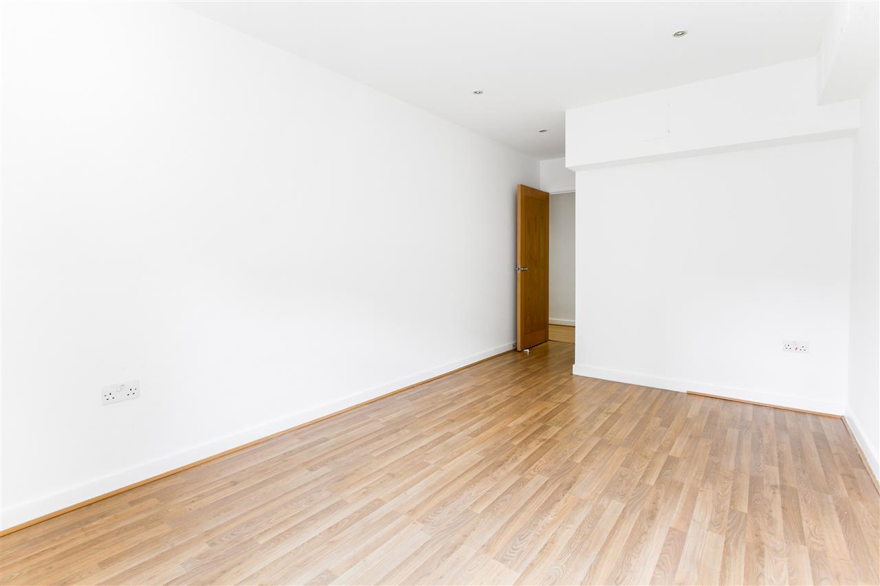 2 bed flat for sale in Northpoint Square 11