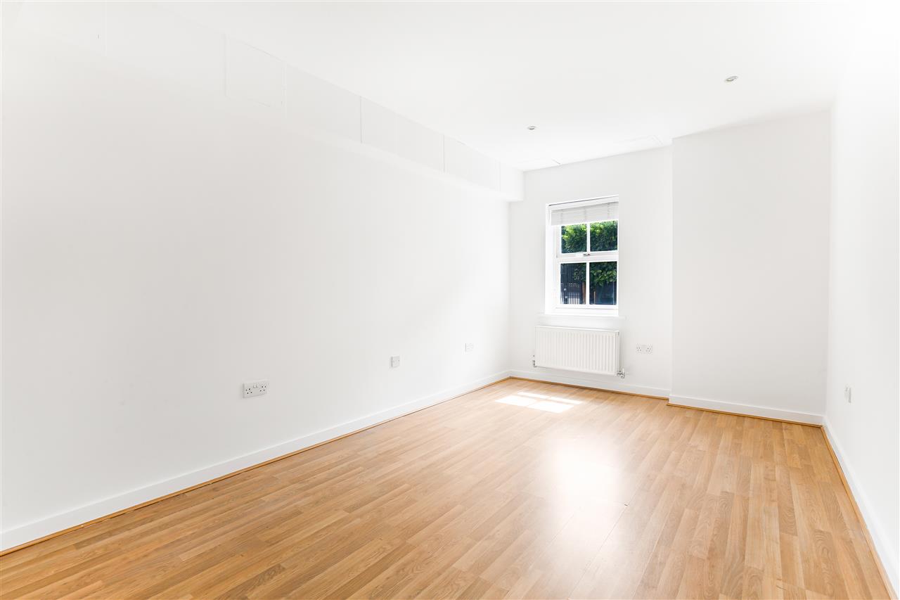 2 bed flat for sale in Northpoint Square  - Property Image 14