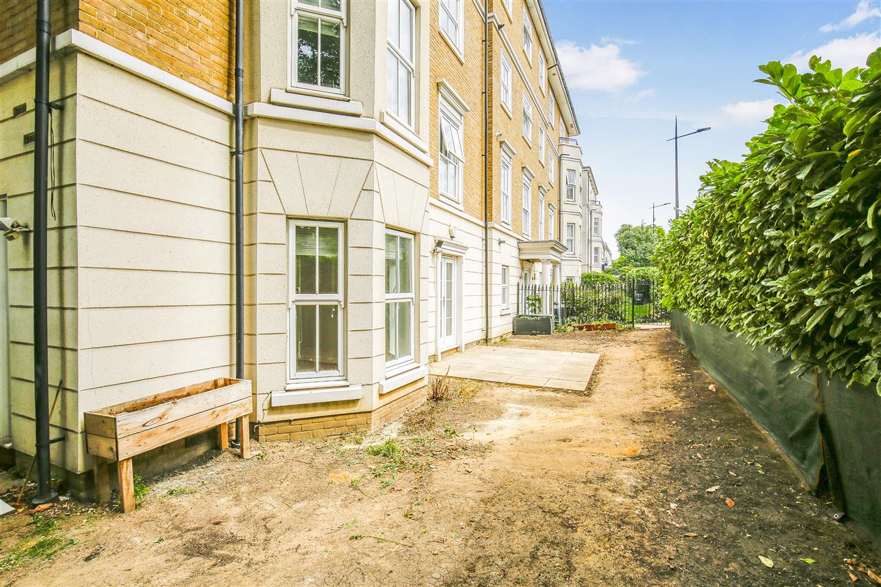 2 bed flat for sale in Northpoint Square 14