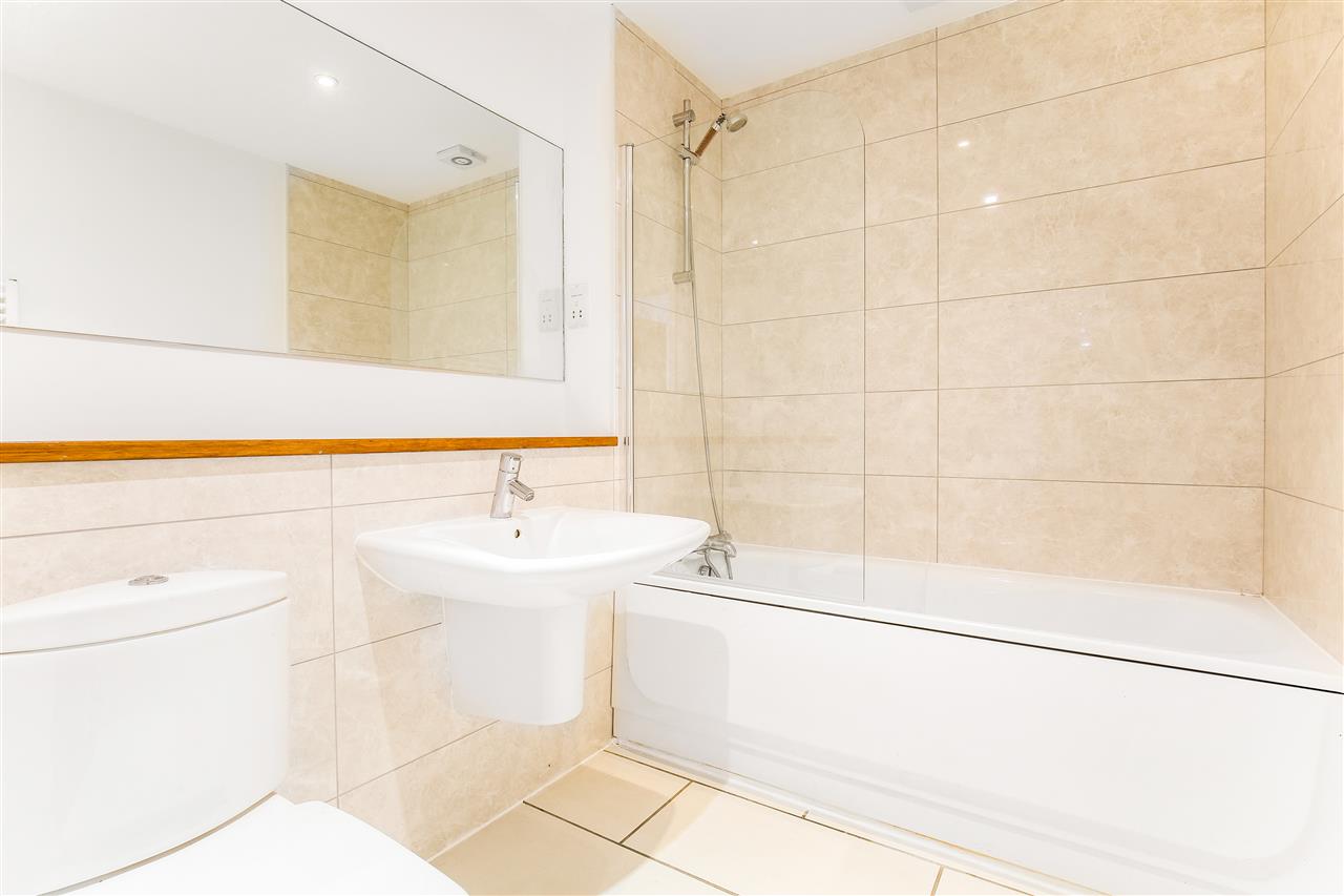 2 bed flat for sale in Northpoint Square  - Property Image 16