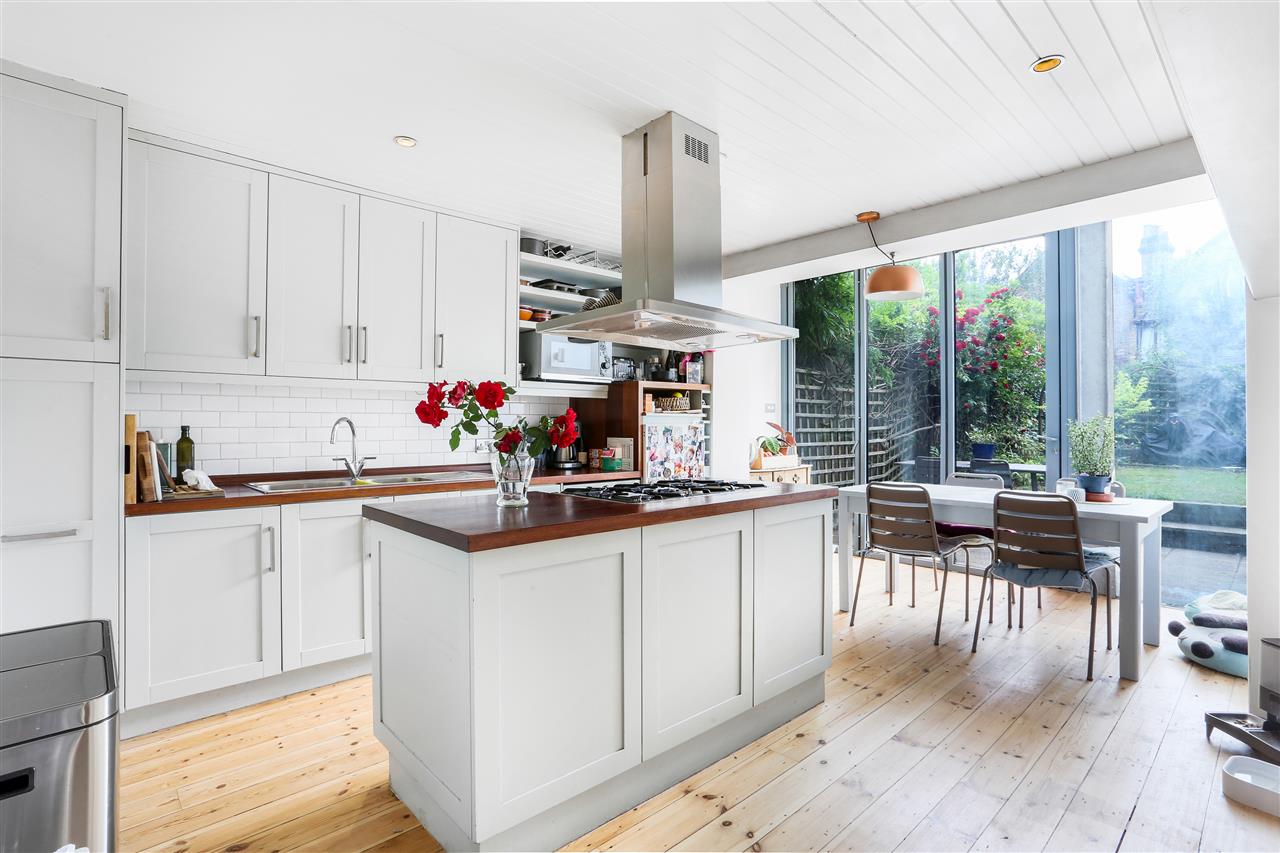 5 bed terraced house for sale  - Property Image 2